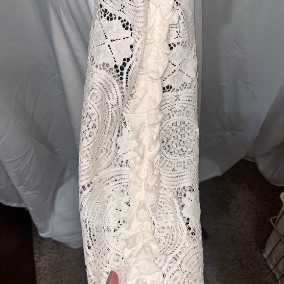 C Est.1946 Chic White Lace Long Sleeve With Flutter Trim Women's Blouse - Picture 7 of 12